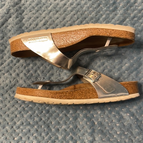 Birkenstock Gizeh, Metallic Silver, Patent Leather, Euro size 40, US size 9- 9.5 - Picture 5 of 14